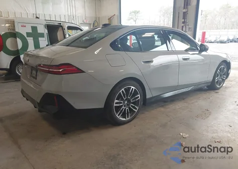 2026 BMW 530I xDrive z USA, uszkodzony, nr VIN WBA53FJ05TCW46228